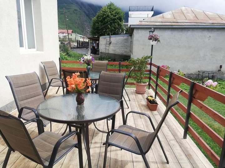 Guest House Elguja Qushashvili คัซเบกี ภายนอก รูปภาพ