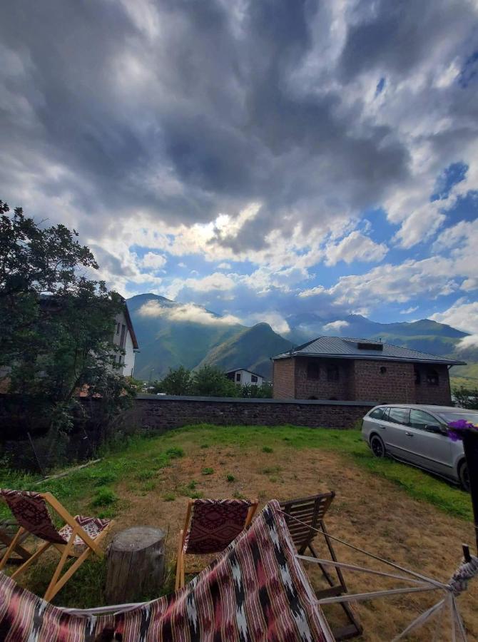 Guest House Elguja Qushashvili คัซเบกี ภายนอก รูปภาพ