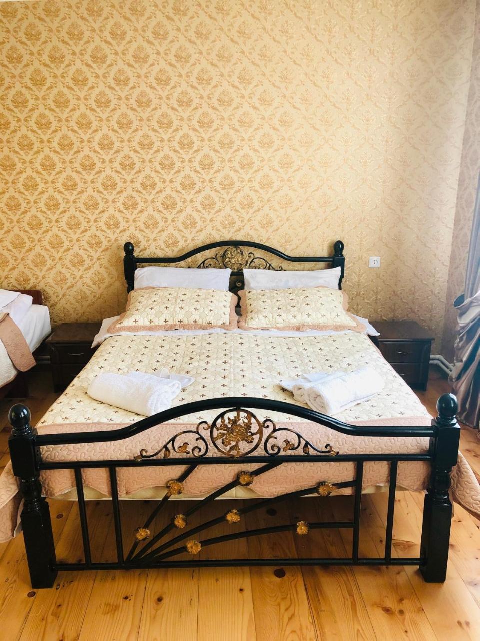 Guest House Elguja Qushashvili คัซเบกี ภายนอก รูปภาพ